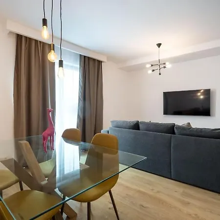 Bright & Modern Flat - Sleeps 4 * 布加勒斯特