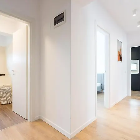 Bright & Modern Flat - Sleeps 4