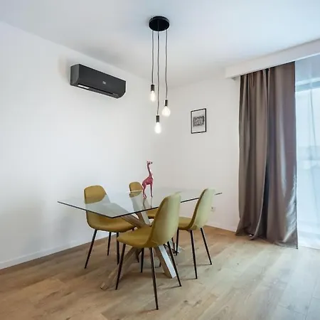 Apartment Bright & Modern Flat - Sleeps 4