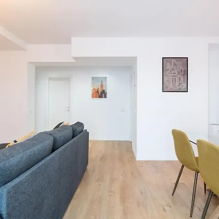 Bright & Modern Flat - Sleeps 4